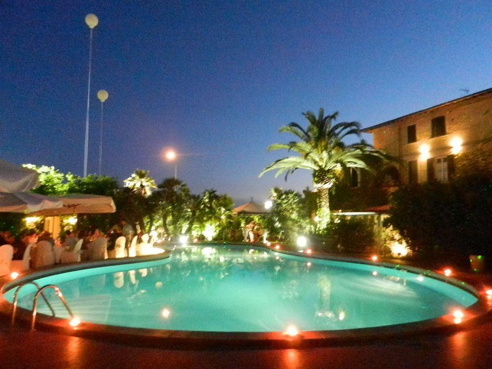 Hotel Villa Maremonti Marina di Massa Eksteriør billede